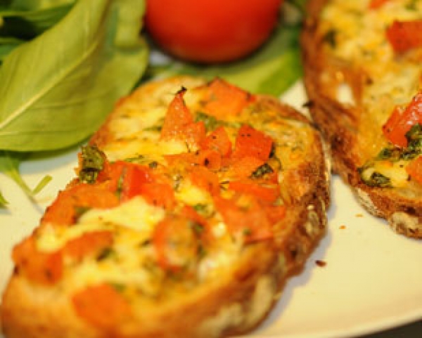 Recette de cuisine : Tartines mozzarella tomate basilic