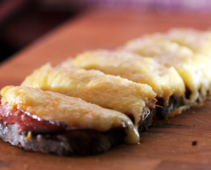 Recette de cuisine : Tartines grillÃ©es au poulet et au bacon