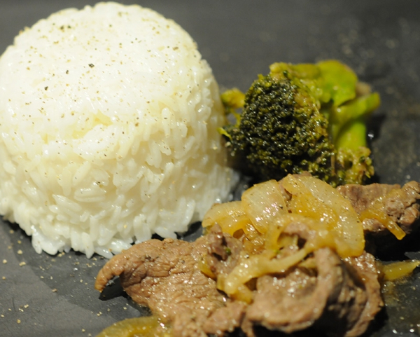 Recette de cuisine : Boeuf sauté aux oignons et au brocoli