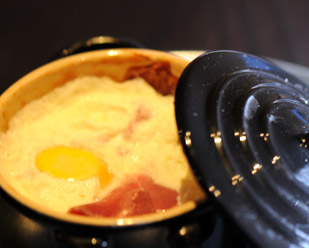 Recette de cuisine : Oeuf cocotte parmesan et coppa