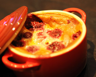 Recette de cuisine : Clafoutis aux fruits rouges en cocottes