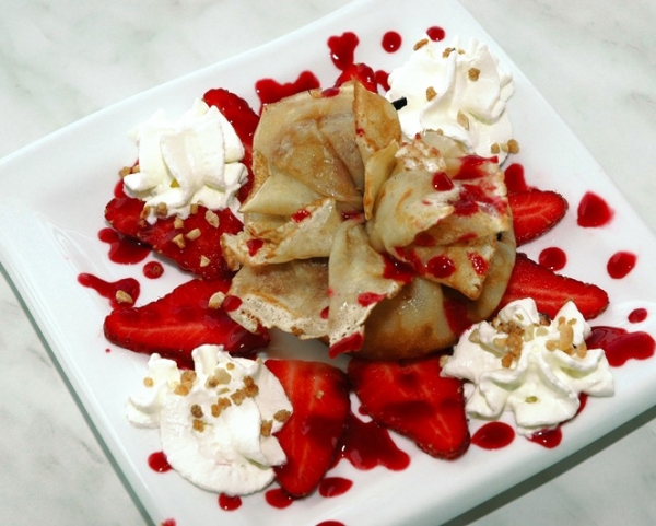 Recette de cuisine : Crêpes en aumonière aux fraises