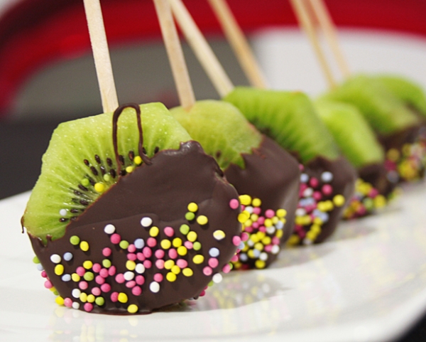 Recette de cuisine : Sucettes de kiwi au chocolat