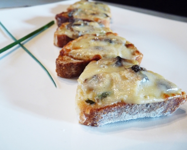 Recette de cuisine : Toasts champignons / comté