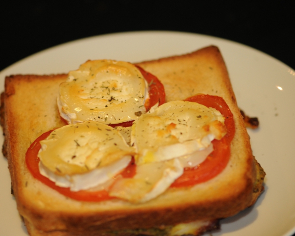 Recette de cuisine : Croque pesto et chèvre gratiné