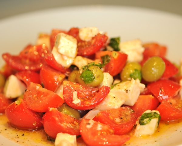 Recette de cuisine : Salade de tomates, mozzarella et basilic