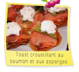 Toast croustillant au saumon et aux asperges